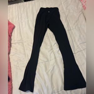 ALMOST NEW size 6 lulu flares